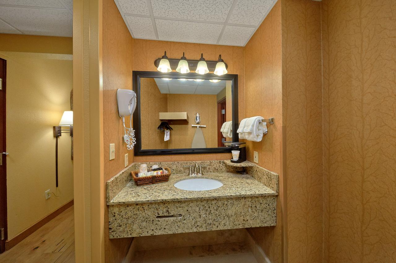 Bearskin Lodge On The River - thumb 15