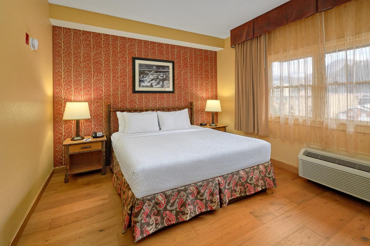 Bearskin Lodge On The River - thumb 11