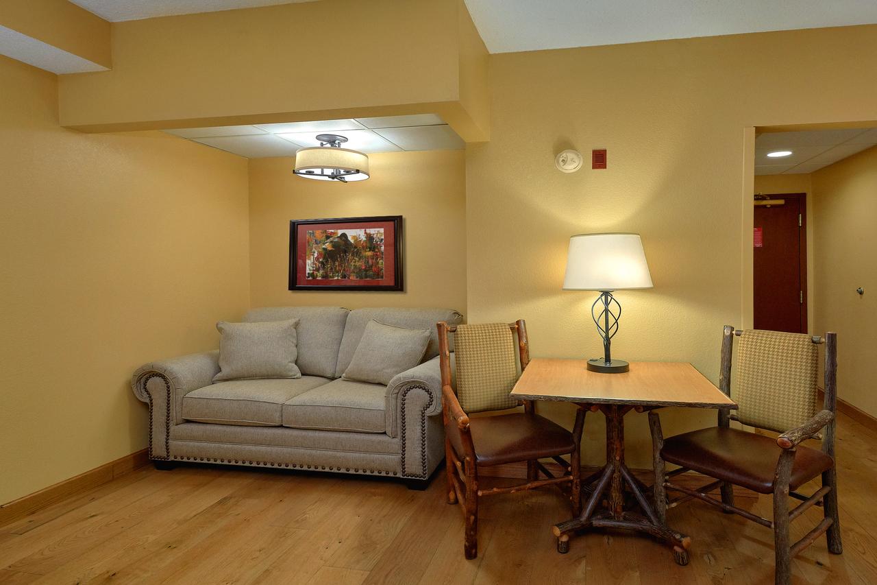 Bearskin Lodge On The River - thumb 1