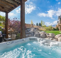 Luxury Townhouse in Wolf Creek - Hotels Find