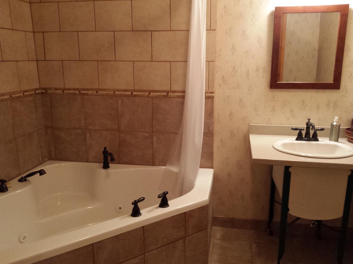 Sunlit Oasis - thumb 17