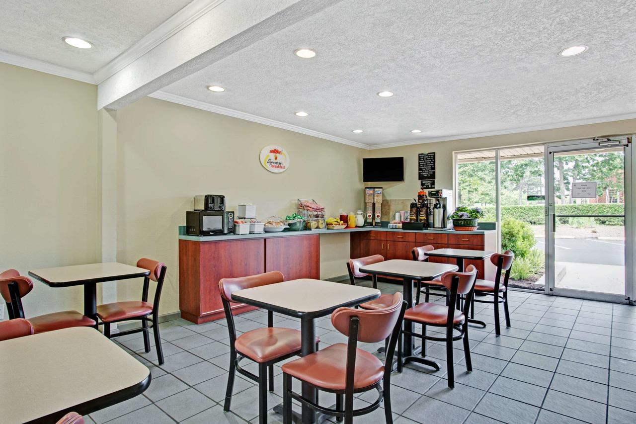 Super 8 By Wyndham Williamsburg/Historic Area - thumb 4