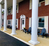 Bicentennial Inn - Hotels Find