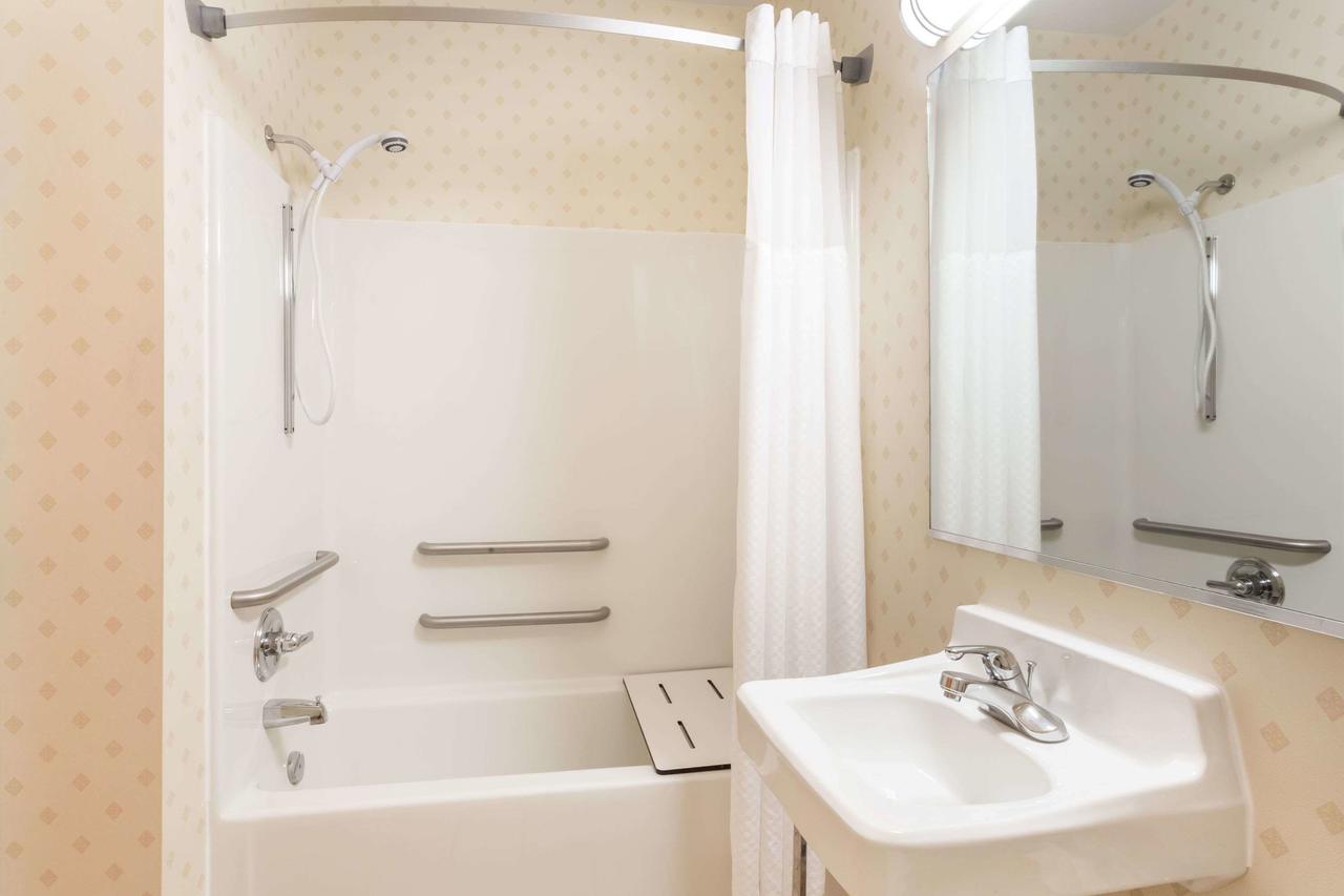 Super 8 By Wyndham Huntington WV - thumb 18