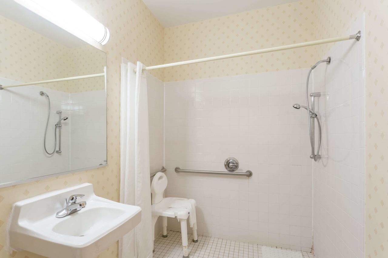 Super 8 By Wyndham Huntington WV - thumb 17