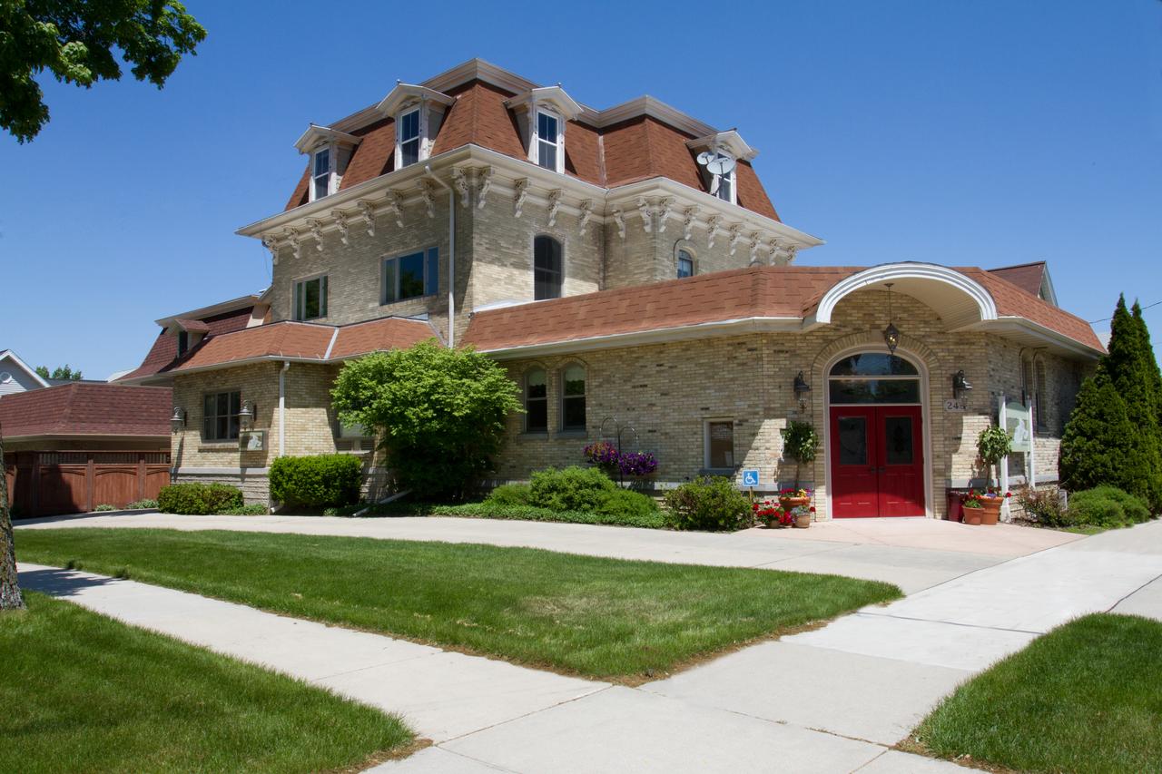 HA Whitney Inn - thumb 15