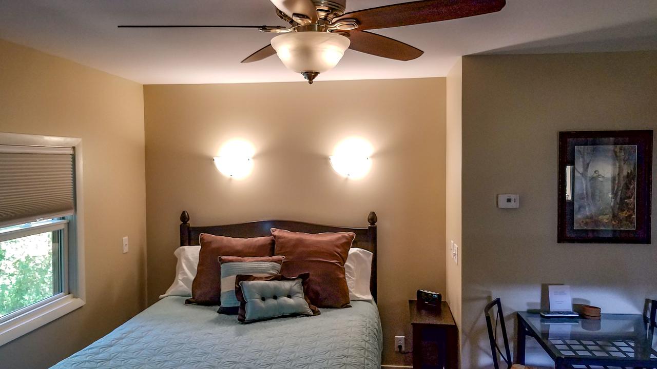 HA Whitney Inn - thumb 7