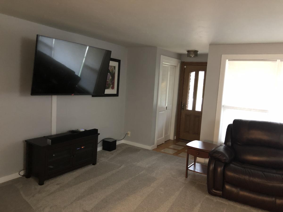 Walk To Lambeau Field In Green Bay! Only 6 Blocks Away - thumb 2