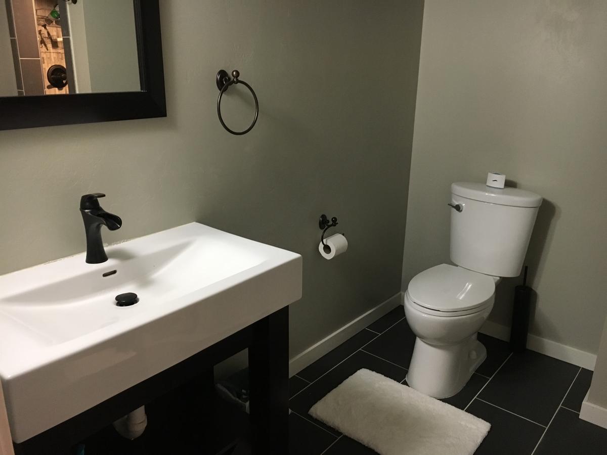 Walk To Lambeau Field In Green Bay! Only 6 Blocks Away - thumb 19