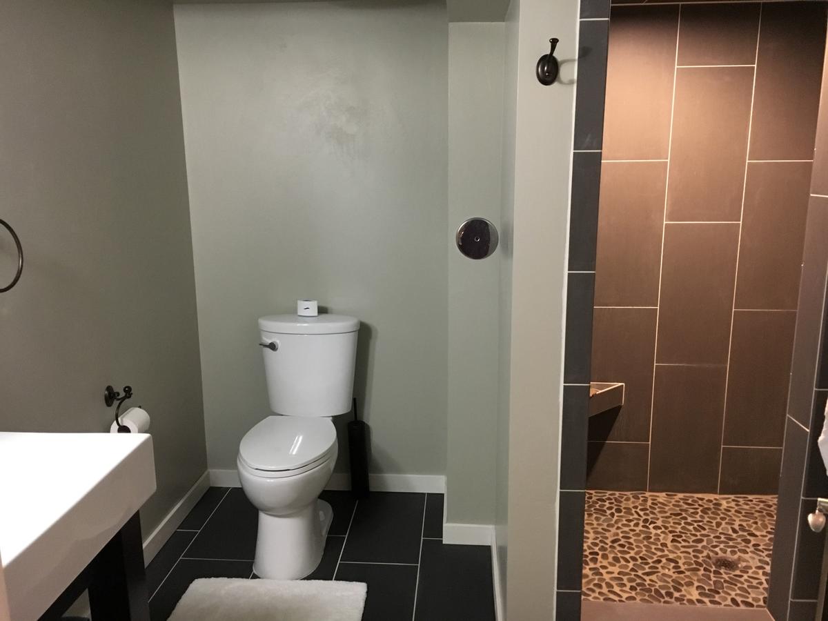 Walk To Lambeau Field In Green Bay! Only 6 Blocks Away - thumb 18