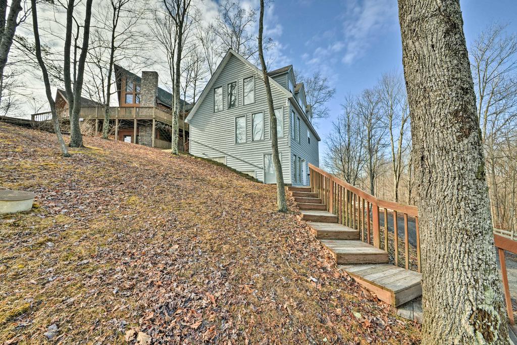 'Snowed Inn' Cozy Winterplace Ski-In And Ski-Out Cabin - thumb 2