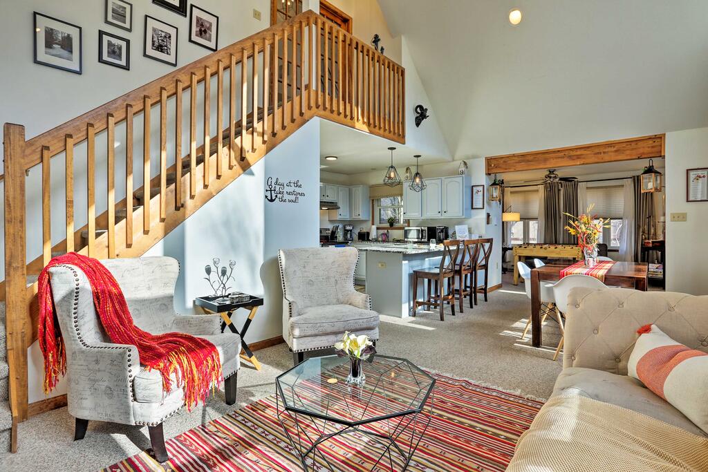 'The Cuckoo's Nest' Pocono Lake House With Deck - thumb 0