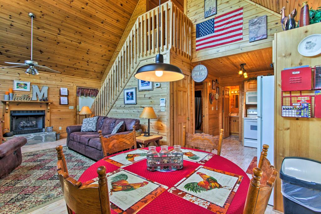 'The Moonshine' Cabin With Hot Tub- 3 Mi To Dollywood - thumb 0