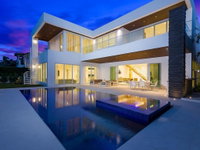 10 Bed Villa in the heart of Downtown Pool Hotels Find