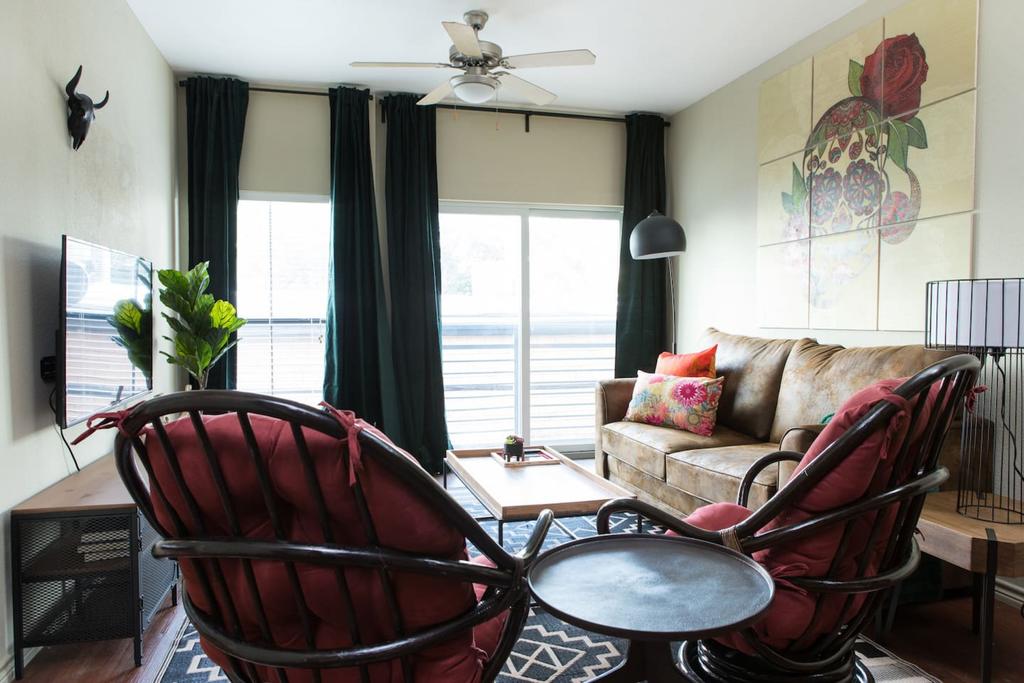 4BR Central Austin Apartments By WanderJaunt - thumb 0
