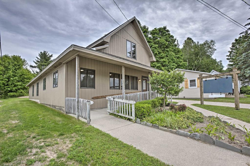 Cedar Home W/ Fire Pit & Grill  3 Mi To Lakes - thumb 0