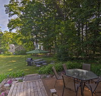 Cottage with Deck -400ft to Little Glen Lake - Hotels Find