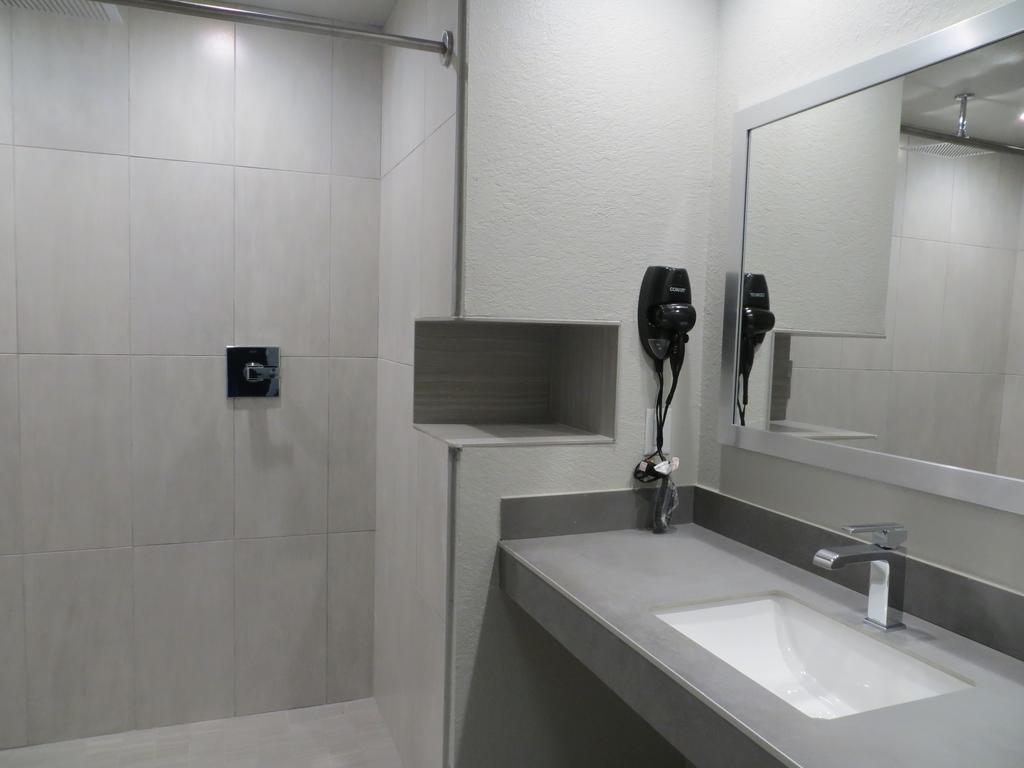 Crystal Inn - thumb 1