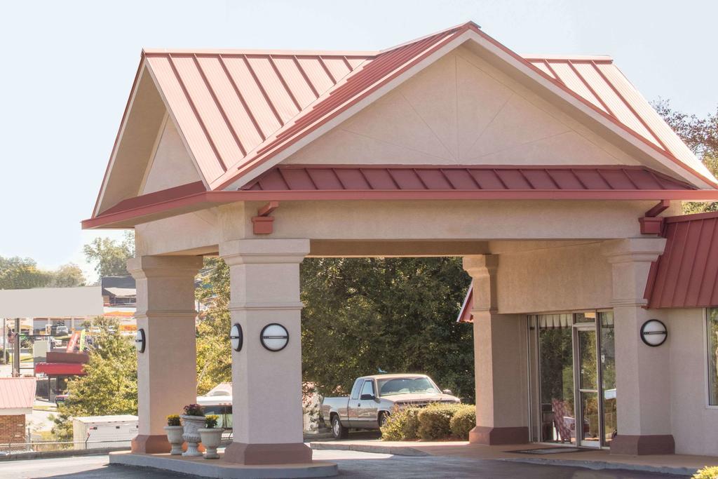 Days Inn By Wyndham Forsyth - thumb 0