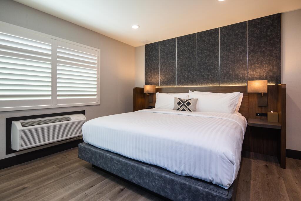 Golden Bear Inn - thumb 2