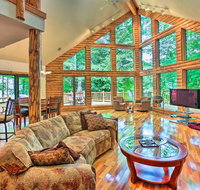 Golf Course Bellaire Home with Hot Tub  BBQ - Hotels Find
