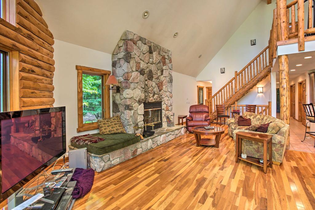 Golf Course Bellaire Home With Hot Tub & BBQ! - thumb 3