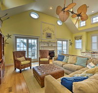 Grand Avalon Beach House - 2 Blocks to Water - Hotels Find