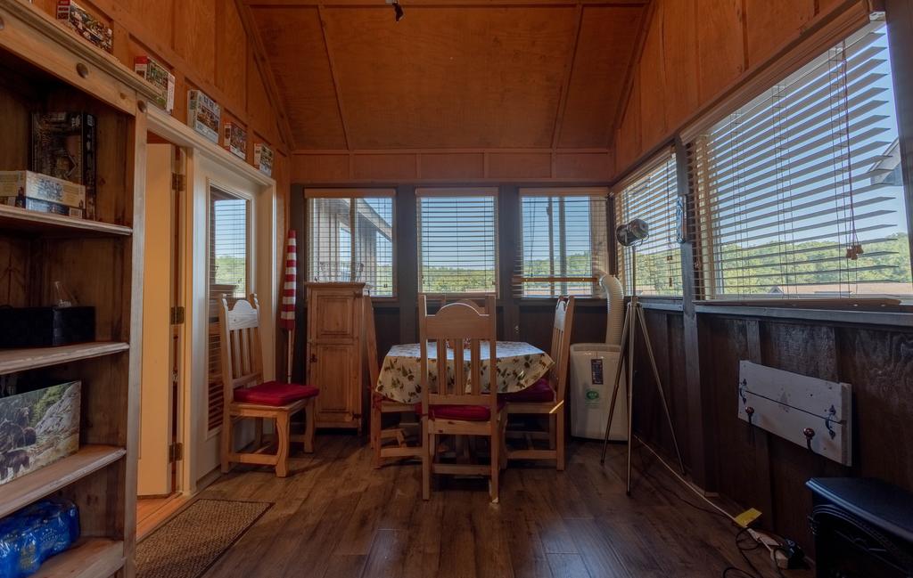 Grey Moose Lodge Cabin - thumb 3