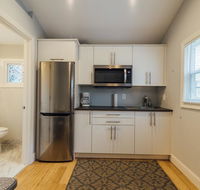 Guesthouse Newark Ironbound  mins 2 NYC EWR - Hotels Find