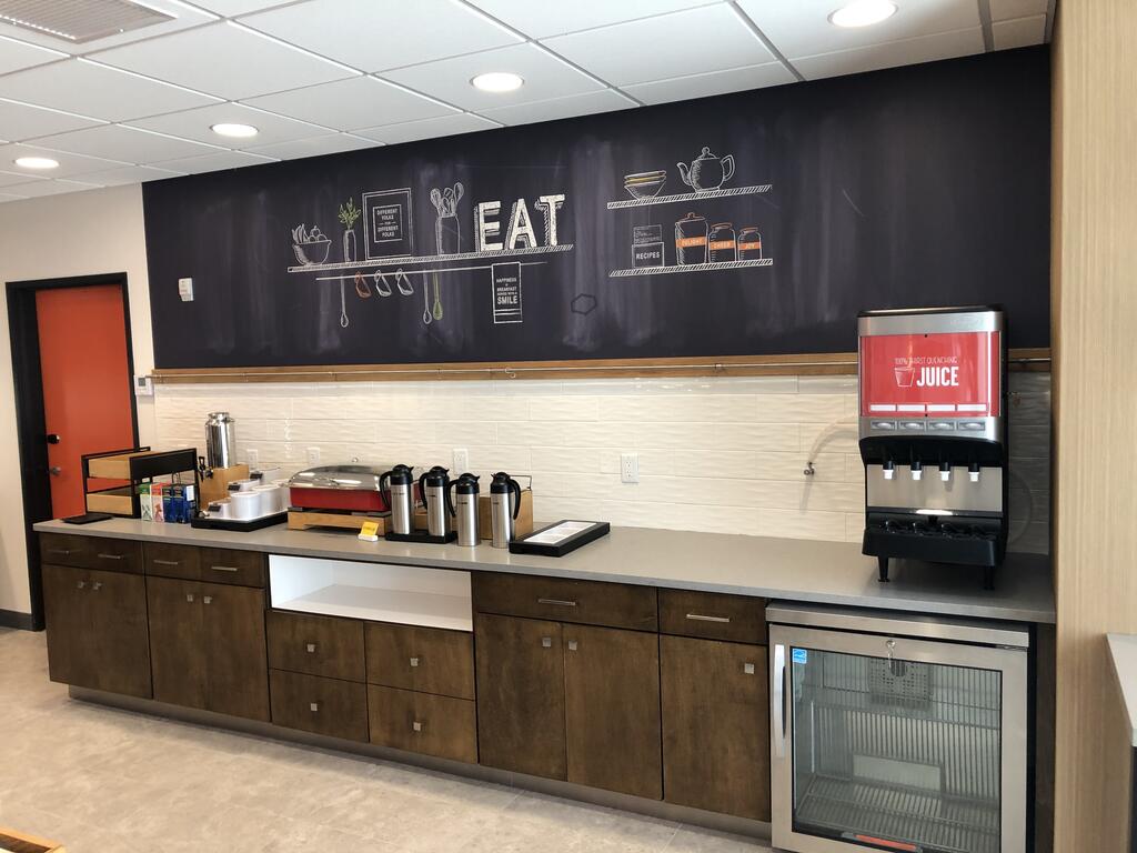 Hampton Inn & Suites - thumb 3