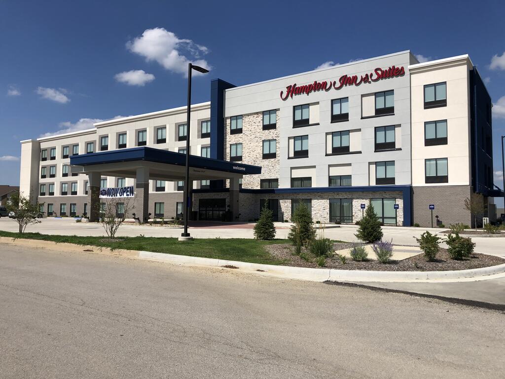 Hampton Inn & Suites - thumb 0