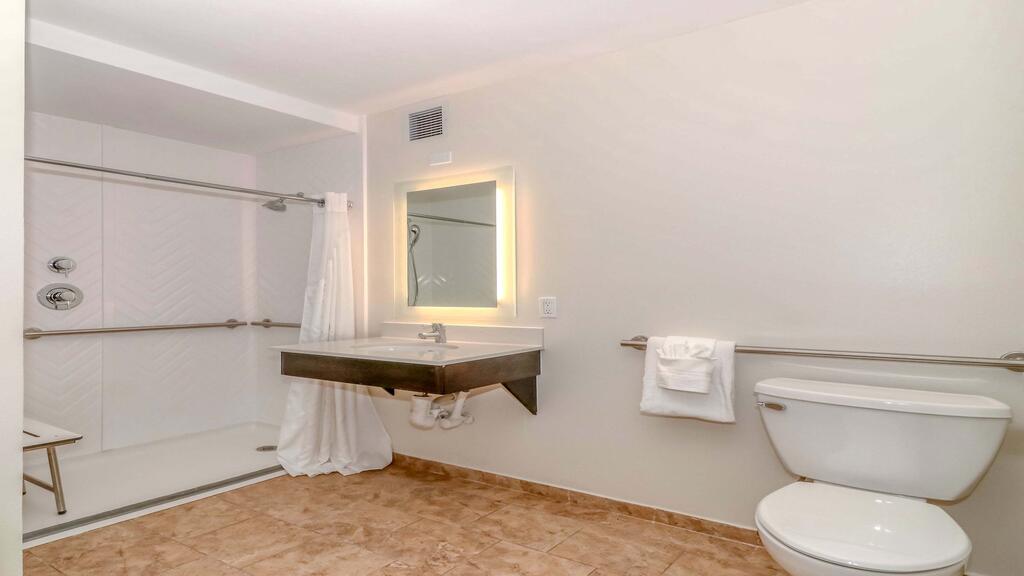 Holiday Inn Oceanfront At Surfside Beach - thumb 1