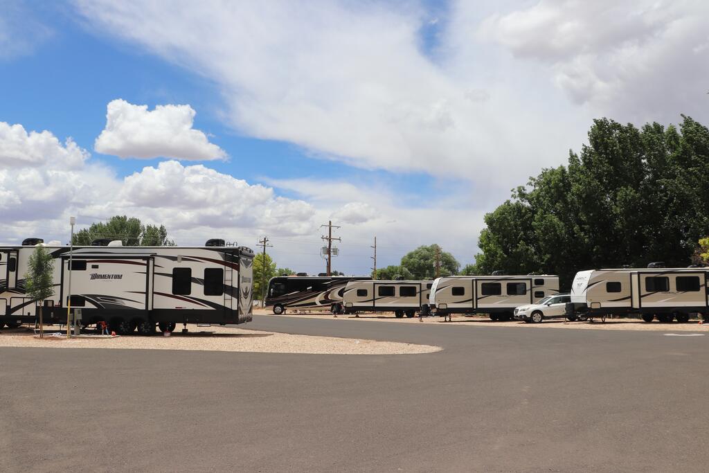 J&J RV Trailer - thumb 1