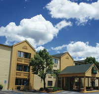La Quinta Inn by Wyndham Kansas City North - Hotels Find