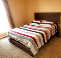 Lovely Space to Rest in a Cozy Queen Bedroom - Hotels Find