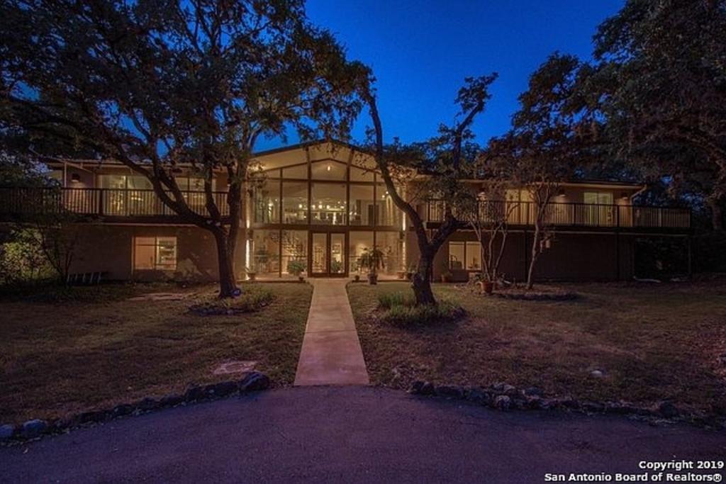 Luxury House With POOL, Private Yard & BBQ Area, 4 Min From Fiesta Texas - thumb 3