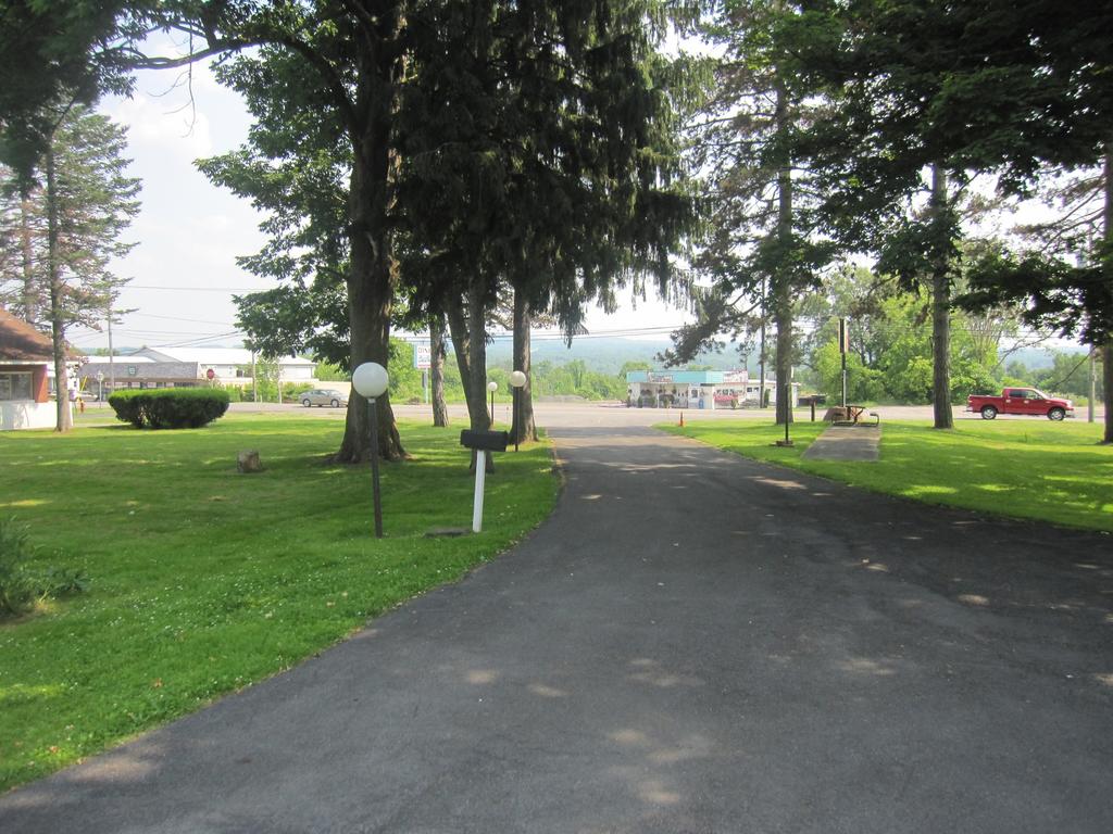 Pinecrest Motel - thumb 3