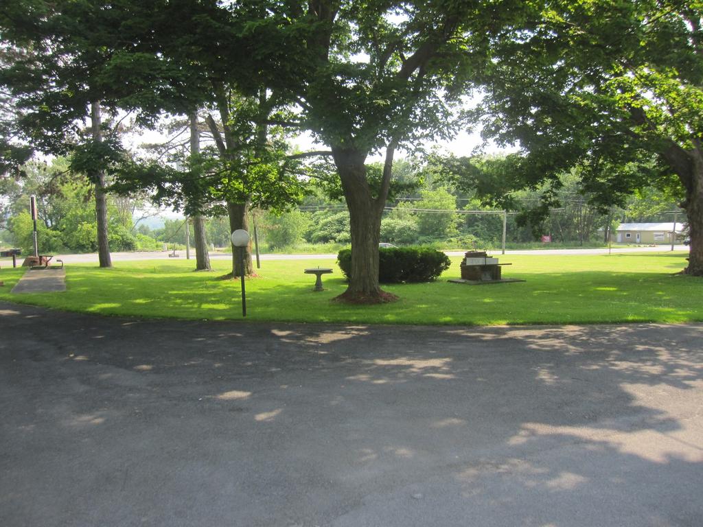 Pinecrest Motel - thumb 2