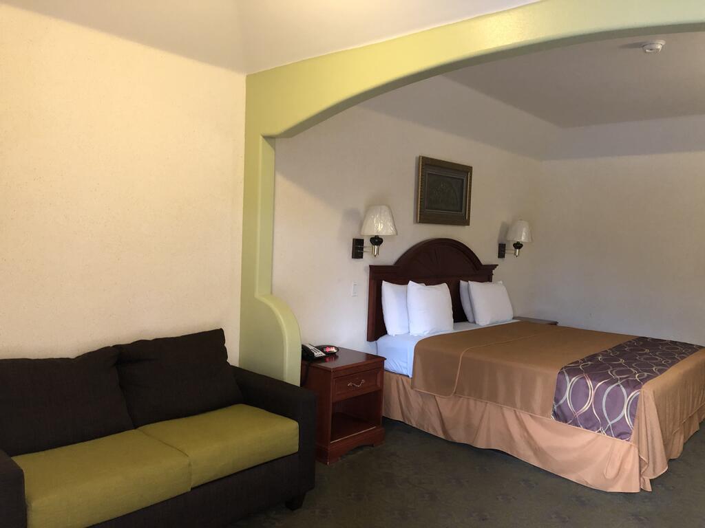 Porter Executive Inn & Suites - thumb 1