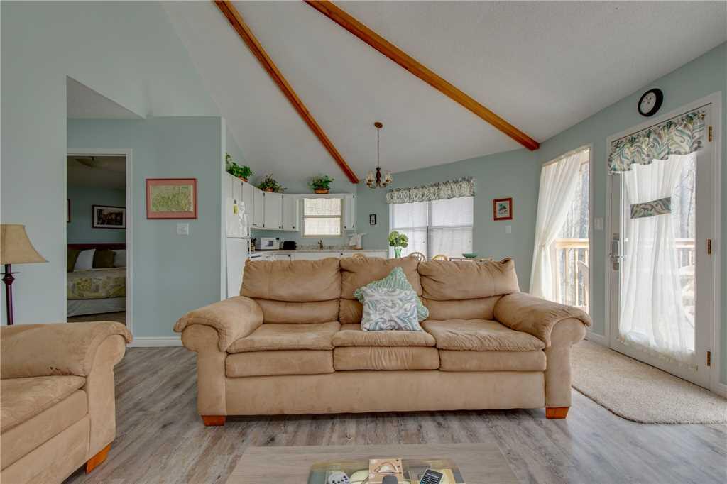 Puppies Hollow, 2 Bedrooms, Pets, WiFi, Pool Access, Fireplace, Sleeps 4 - thumb 3