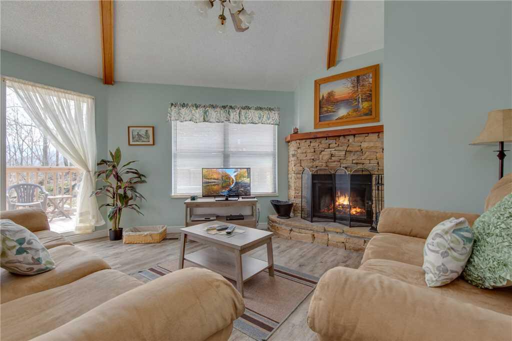 Puppies Hollow, 2 Bedrooms, Pets, WiFi, Pool Access, Fireplace, Sleeps 4 - thumb 0