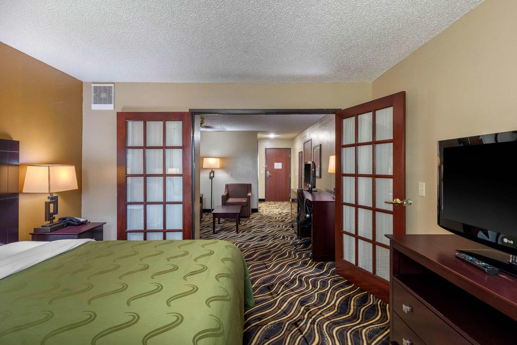Quality Suites Addison-Dallas - thumb 1