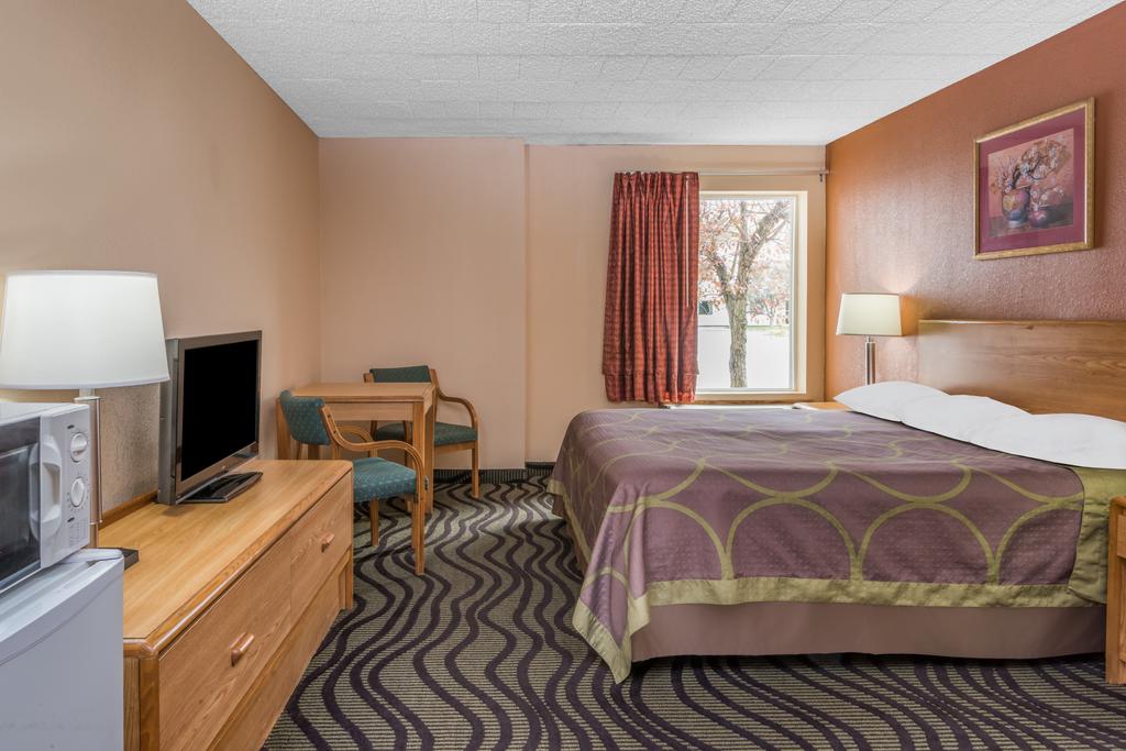Super 8 By Wyndham Batavia Darien Lake Theme Park - thumb 1
