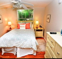 Tropical Bungalow w Pool - Hotels Find