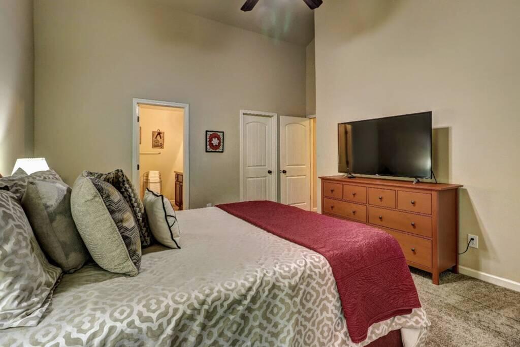 Upscale Entire Home Extra Convenient To City Bh - thumb 1