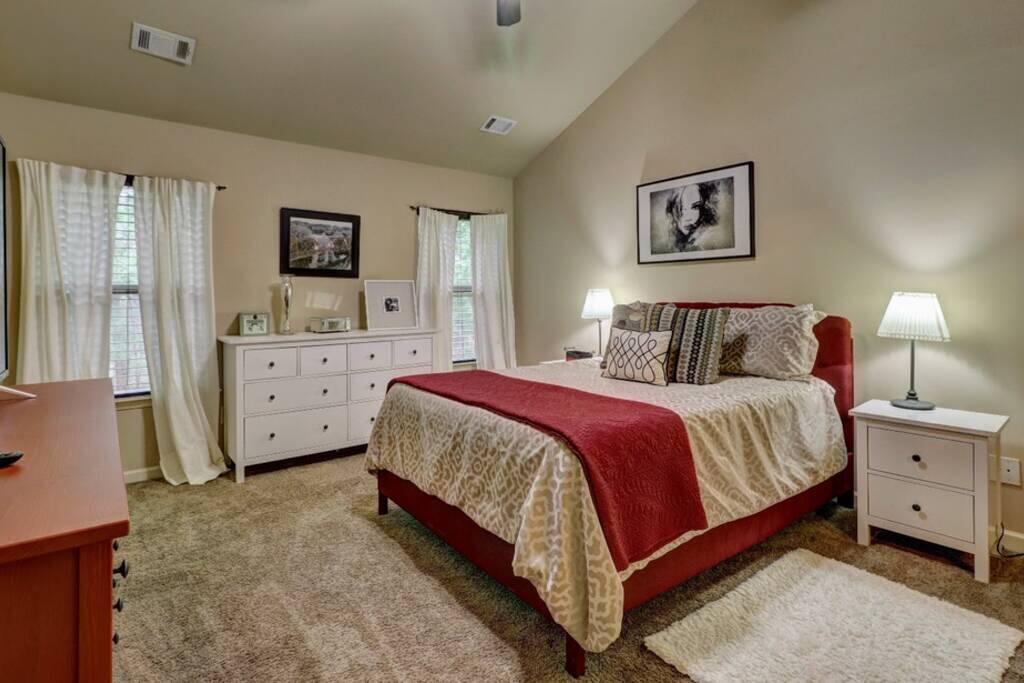 Upscale Entire Home Extra Convenient To City Bh - thumb 0