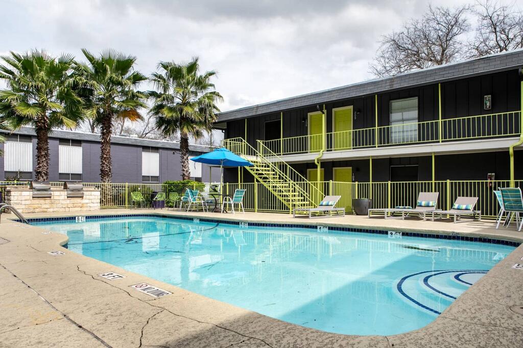 WanderJaunt - Cozy Apts In East Austin - thumb 1