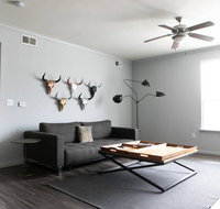 WanderJaunt - Luxe Downtown Austin Apts - Hotels Find