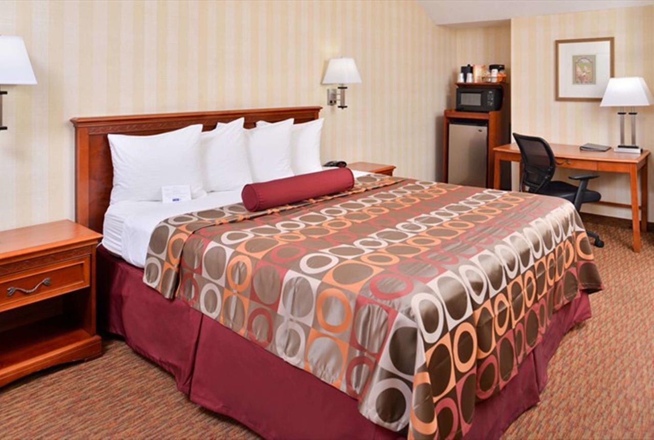 Best Western Plus Raffles Inn & Suites - thumb 8