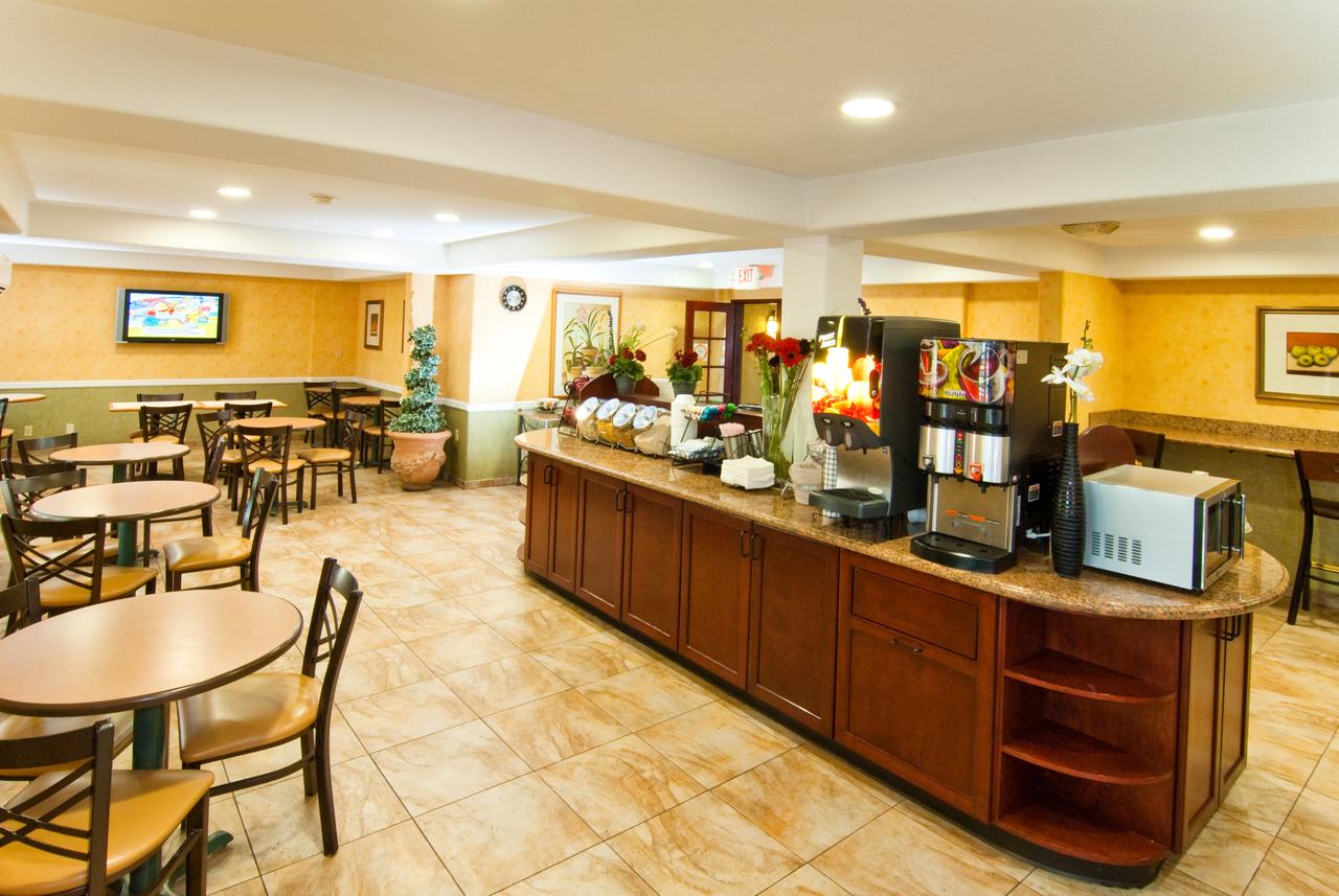 Best Western Plus Raffles Inn & Suites - thumb 2